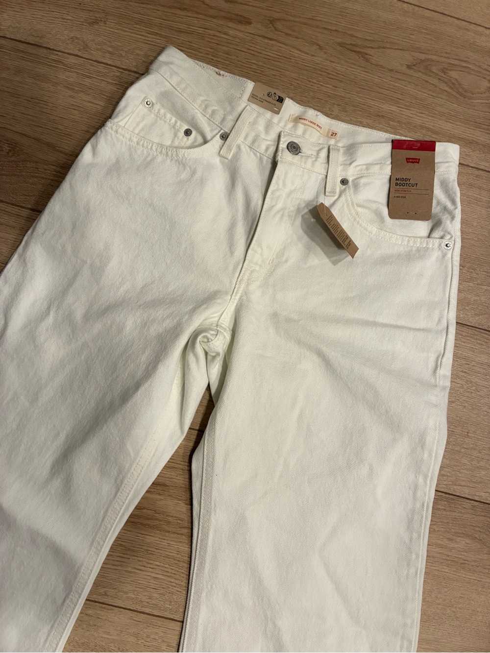 NWT Levi’s Women’s Middy Loose Boot Cut Jean White Size 27